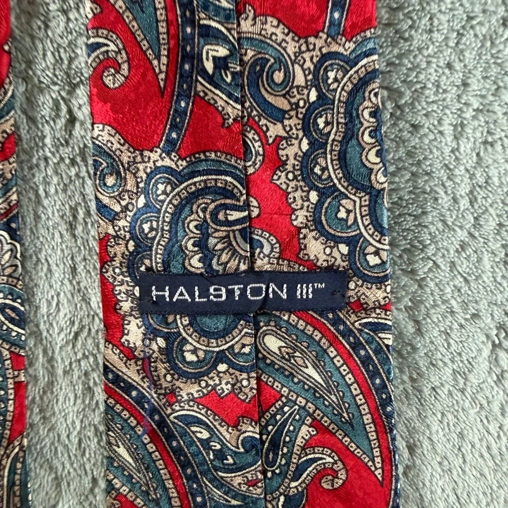 Halston III Mens Red Blue Paisley Italian Silk Necktie Made in USA Vintage Style